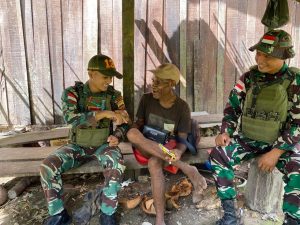 Jalin Kedekatan dengan Masyarakat Papua, Satgas Yonif 131/BRS Berikan Pelayanan Kesehatan di Kampun Mosso