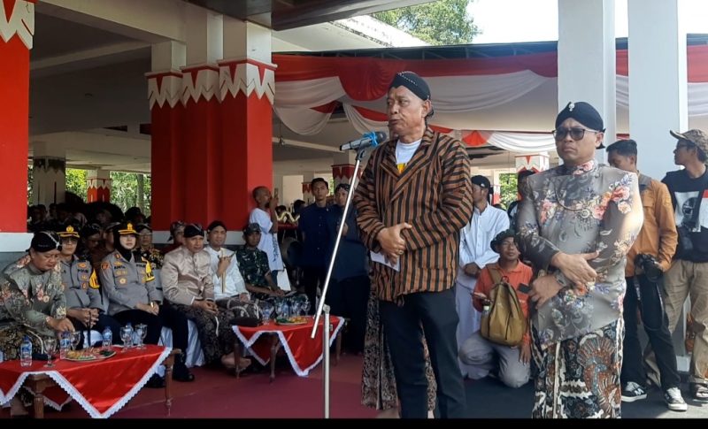 Acara Rutin Tahunan Kembali di Gelar,Grebeg Ketupat Tahun 2025 Berlangsung di Lapangan Soepardi Sawitan Kabupaten Magelang, Minggu 06/04/2025